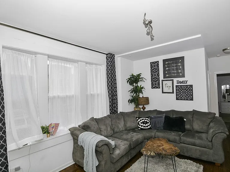 2101 W Fletcher St #1 — Photo 7
