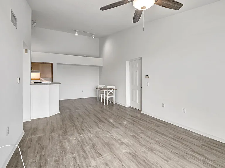 920 Villa Cir — Photo 8