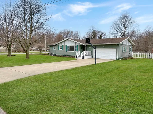 1913 Orchard Dr, Stevensville, MI 49127