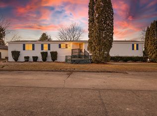 112 Falling Creek Cir, Janesville, WI 53548