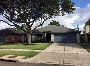 2210 Aberdeen Dr, League City, TX 77573