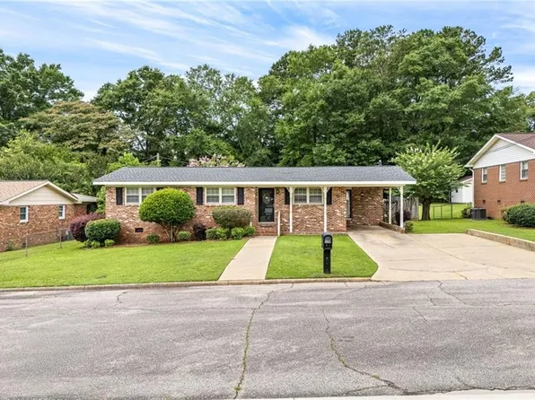 304 S 17th Ave, Lanett, AL 36863