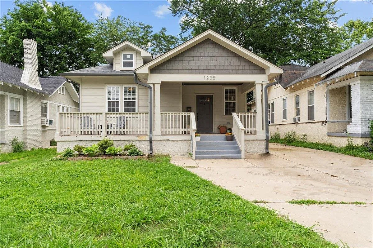Building Photo - 1205 Forrest Ave