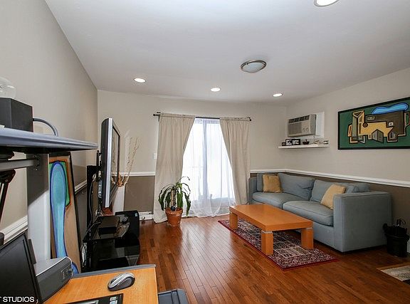 2nd image of 425 Gregory Ave