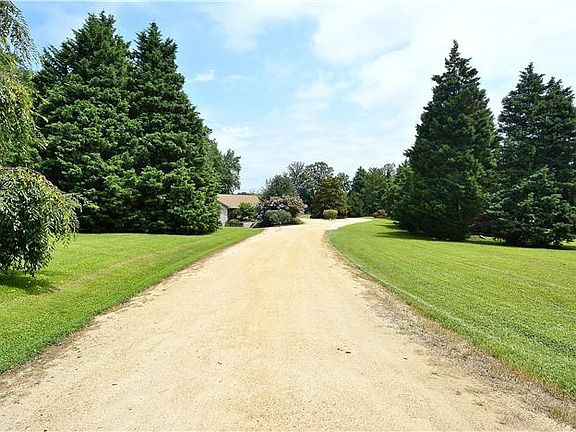 4th image of 212 Overlook Ln