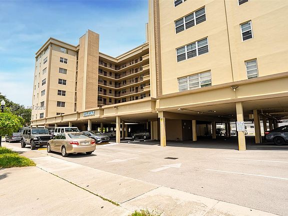 2nd image of 1811 Jefferson St APT 601