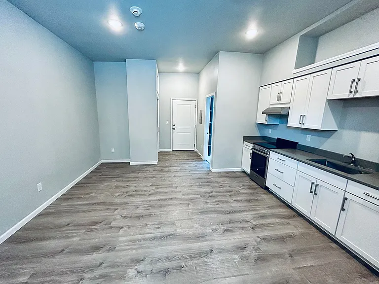 112 N Wenatchee Ave — Photo 11