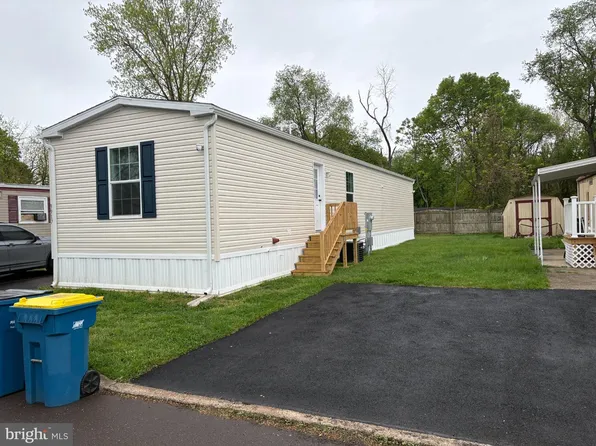 9917 Lindley Dr, Morrisville, PA 19067