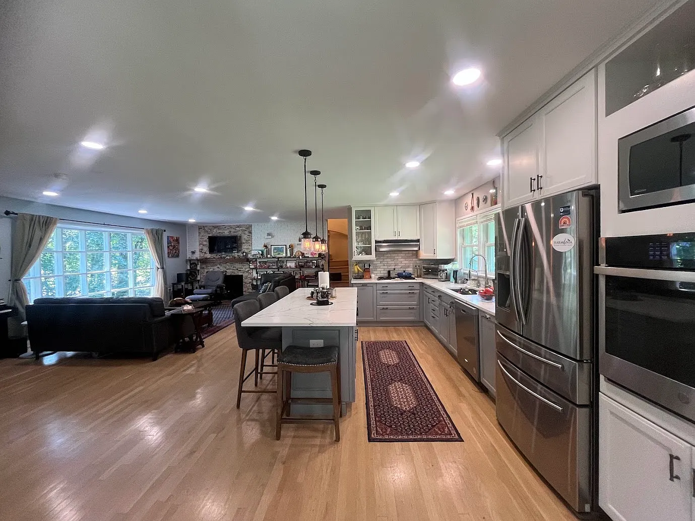 4 bed, 2.5 bath, 3000 sqft, $5,475 — Photo 3