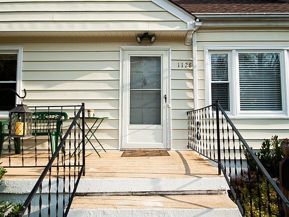 4th image of 1128 Lindsay St