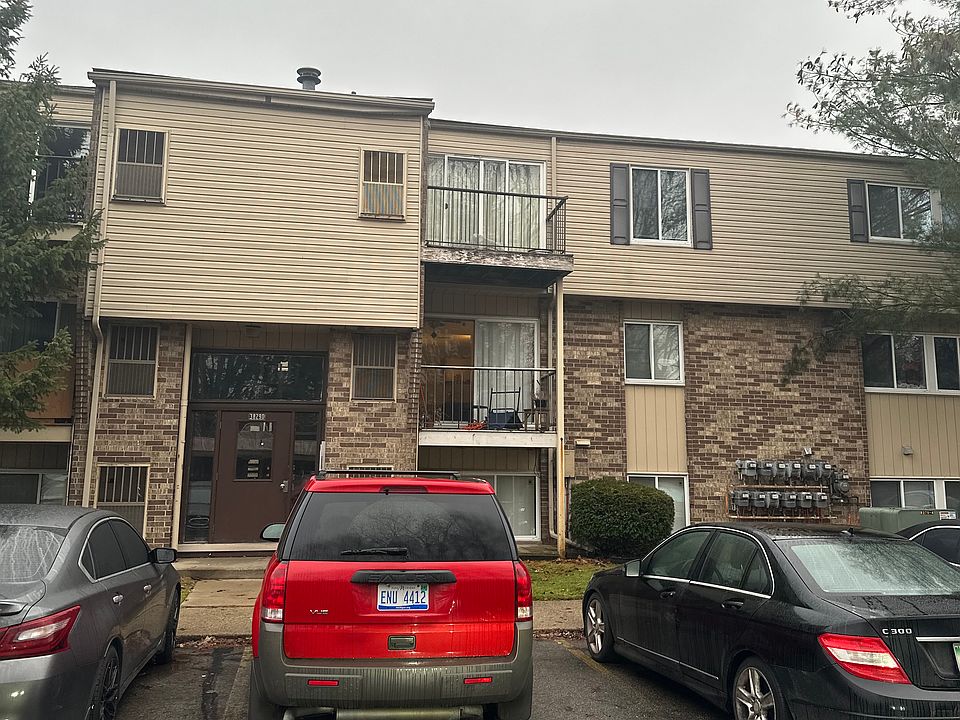 2nd image of 17026 Clinton River Rd APT 173B