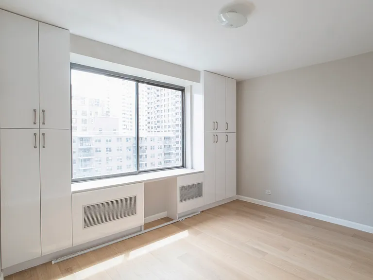 382 Central Park W #15H — Photo 7