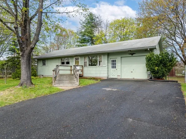 3 Lynn Dr, Southampton, MA 01073