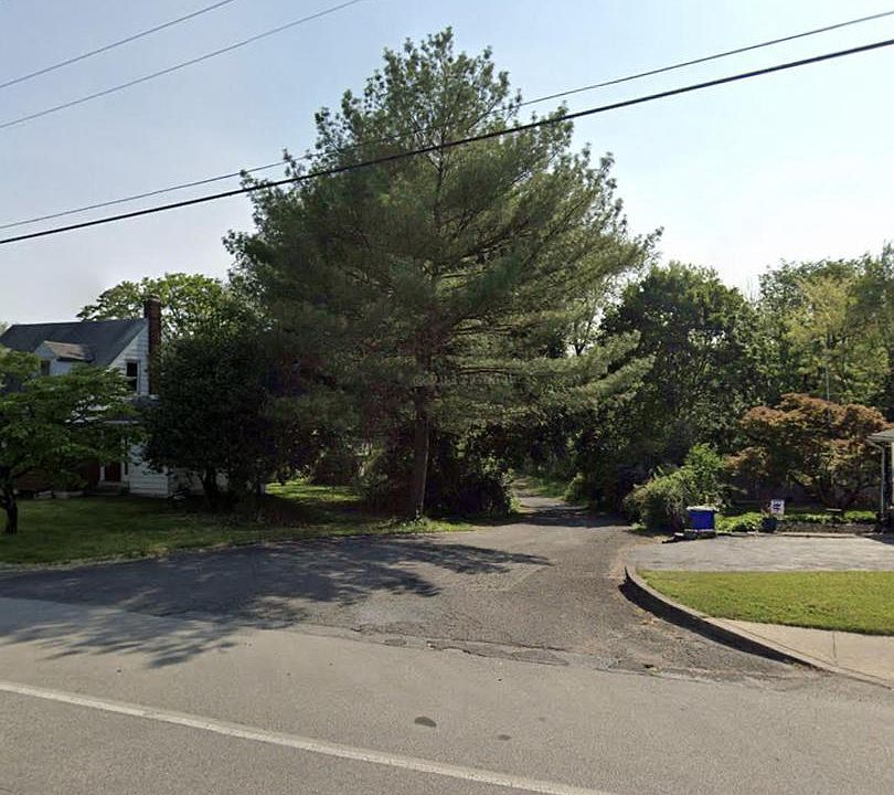 2nd image of 443 Manatawny St