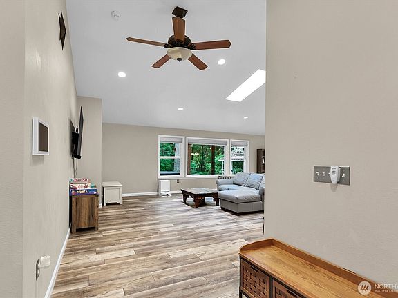 4th image of 19214 Patterson Road E