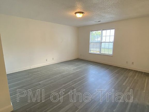 5th image of 202 Kinnley Ct