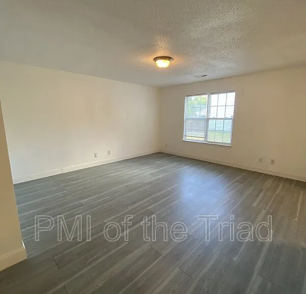 202 Kinnley Ct — Photo 5