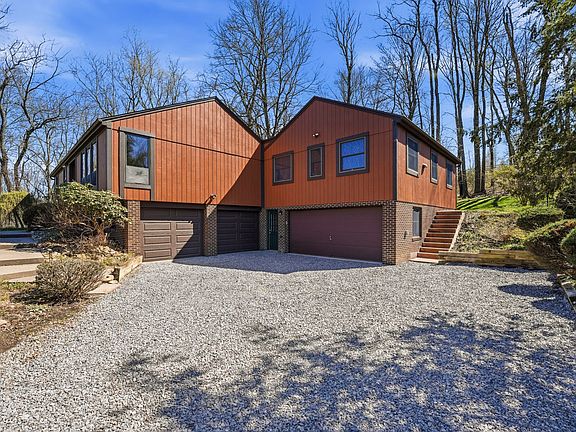 5th image of 438 Leslie Rd