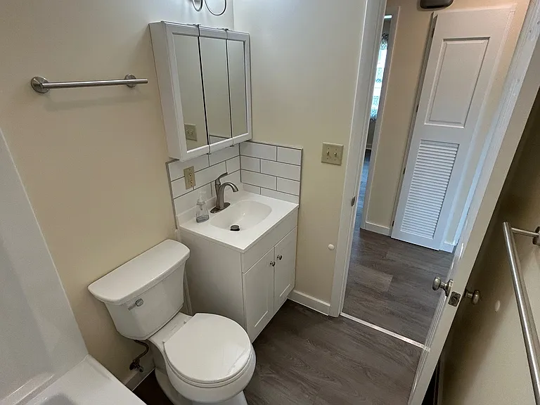1103 Sylvan St #1 — Photo 8