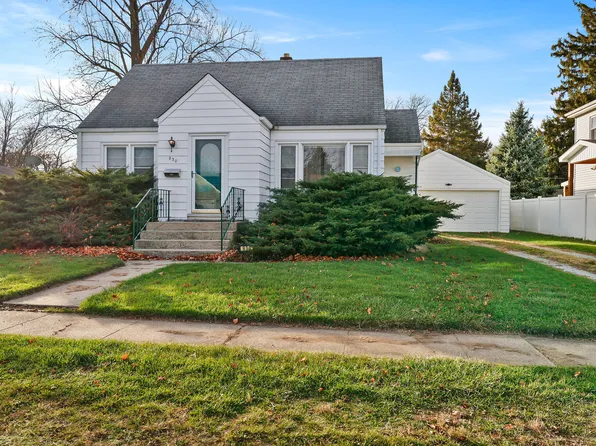 930 S Linda St, Hobart, IN 46342