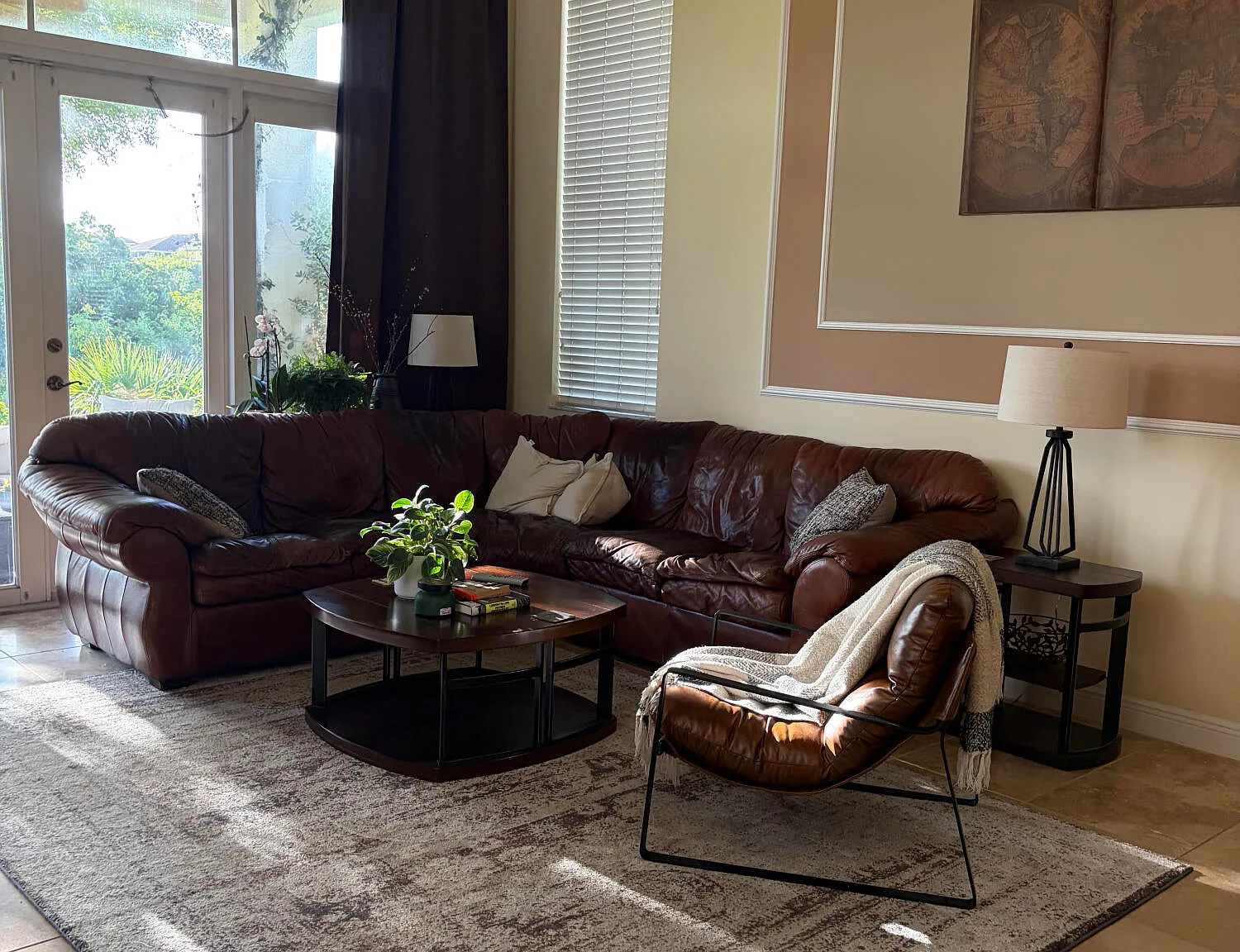 3 bed, 3.0 bath, 2805 sqft, $8,000 — Photo 1