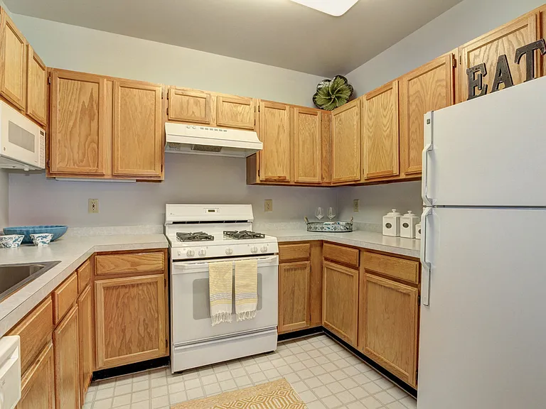 Strathmore Court at White Flint — Photo 6