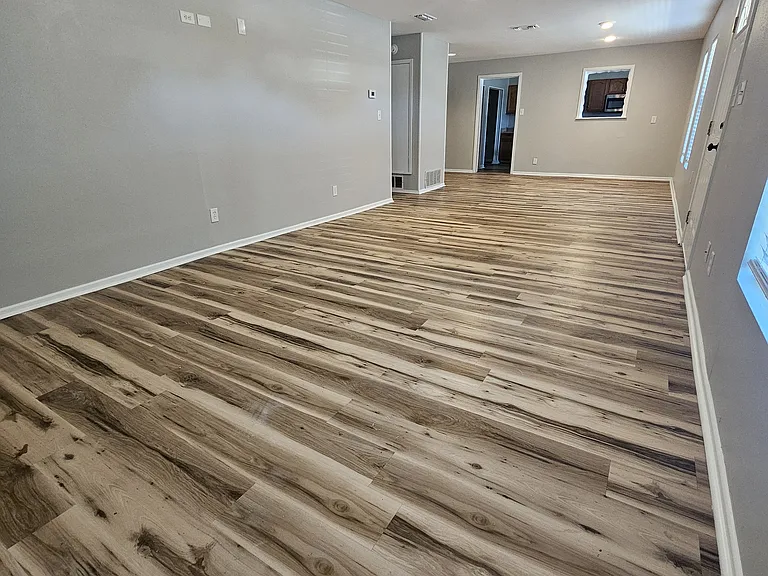 2625 Bennett Dr — Photo 2