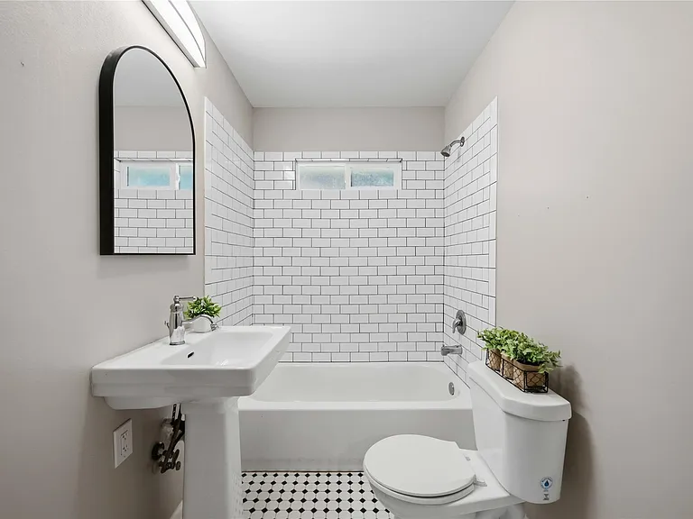 2814 Francis St — Photo 10