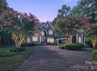 8915 Warwicke Ln, Sherrills Ford, NC 28673