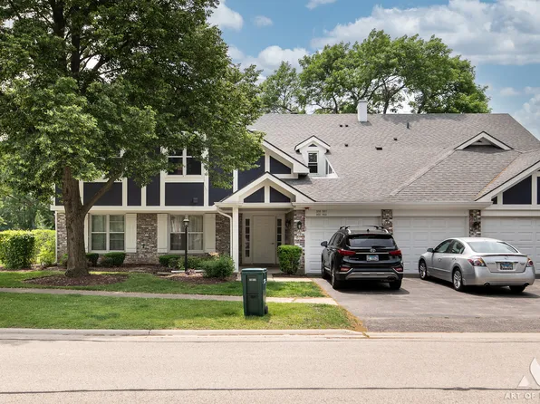 257 Coventry Cir #136, Vernon Hills, IL 60061