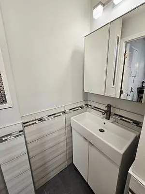 Rented by Voro Purple LLC | media 19