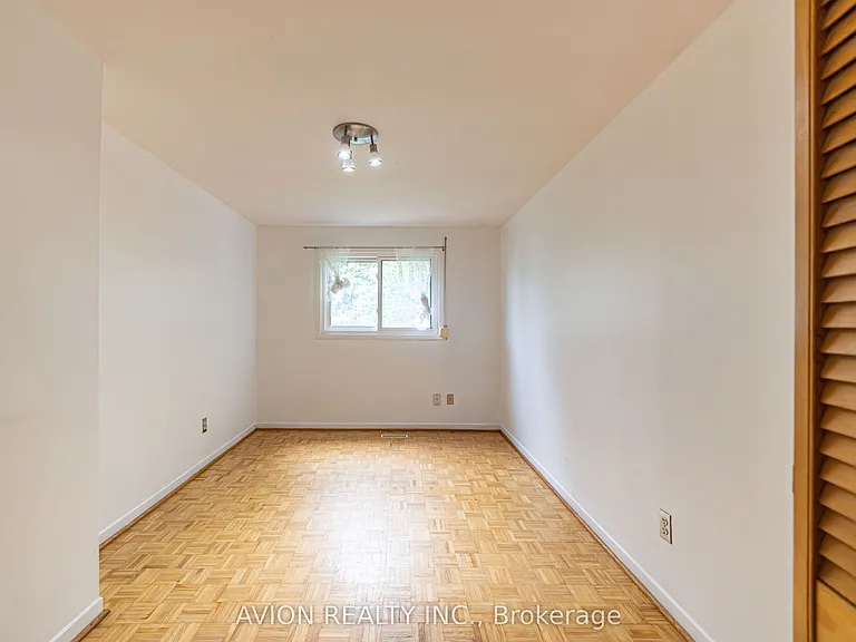 241 Weldrick Rd W — Photo 24