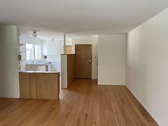 5th image of 441 Buena Vista Ave E APT 2