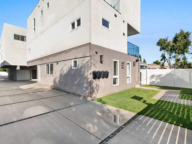 1839 S Longwood Ave #1/2 — Photo 10