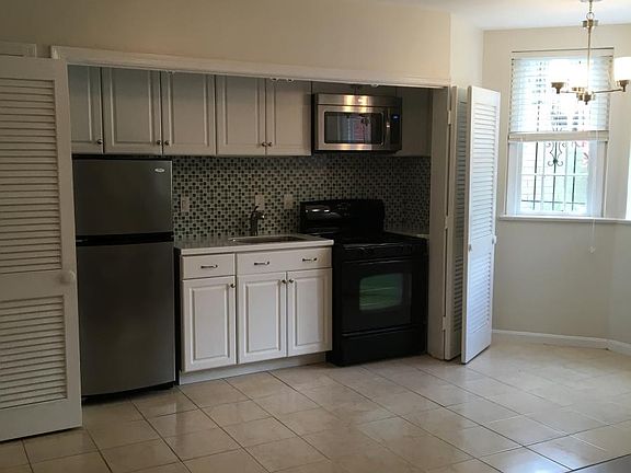 Kitchen/ Living Area