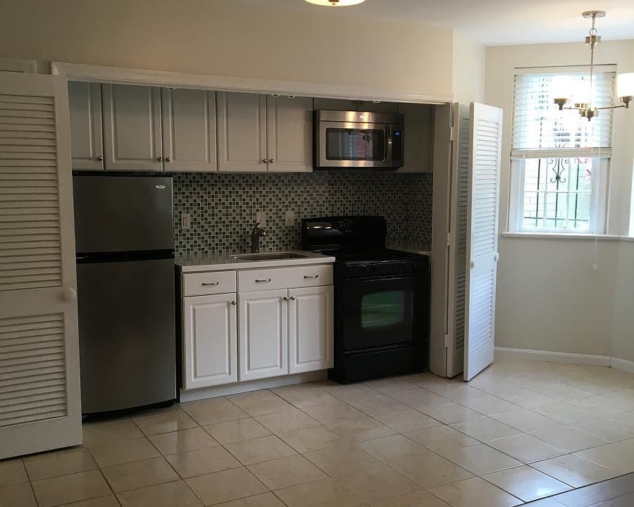 Kitchen/ Living Area
