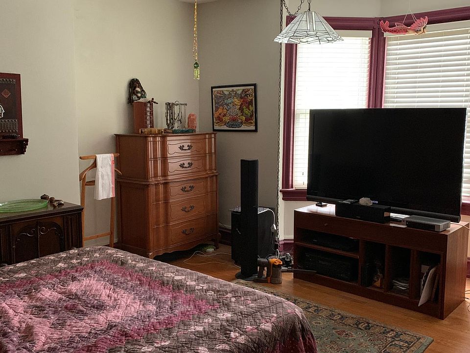 warm, cozy living room.