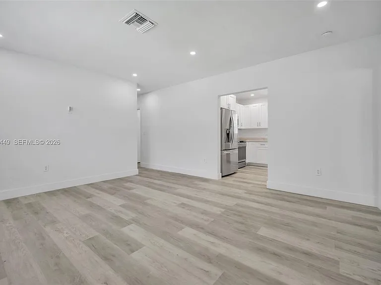 1401 NE 152nd St — Photo 8