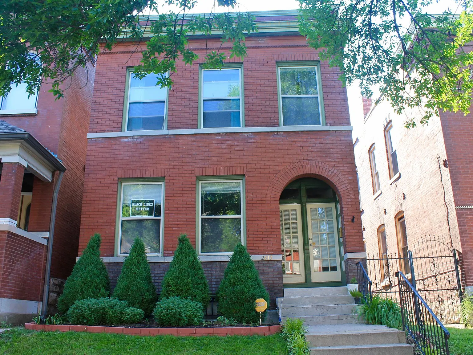1 bed, 1300 sqft, $1,300 — Photo 1