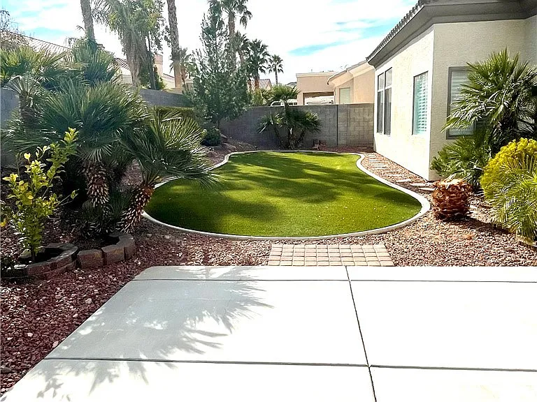 385 Apple River Ct — Photo 3