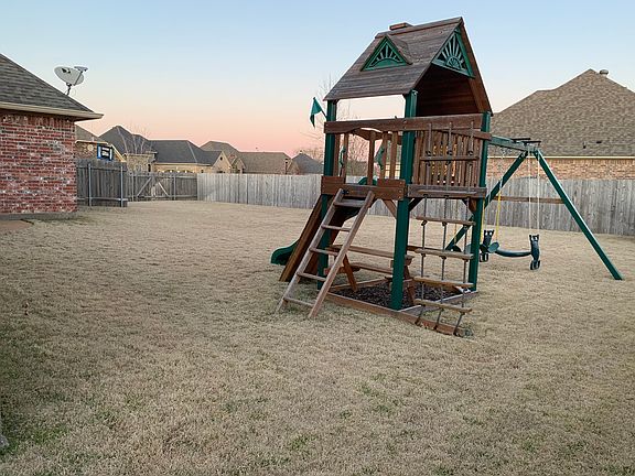 3rd image of 421 Half Moon Ln