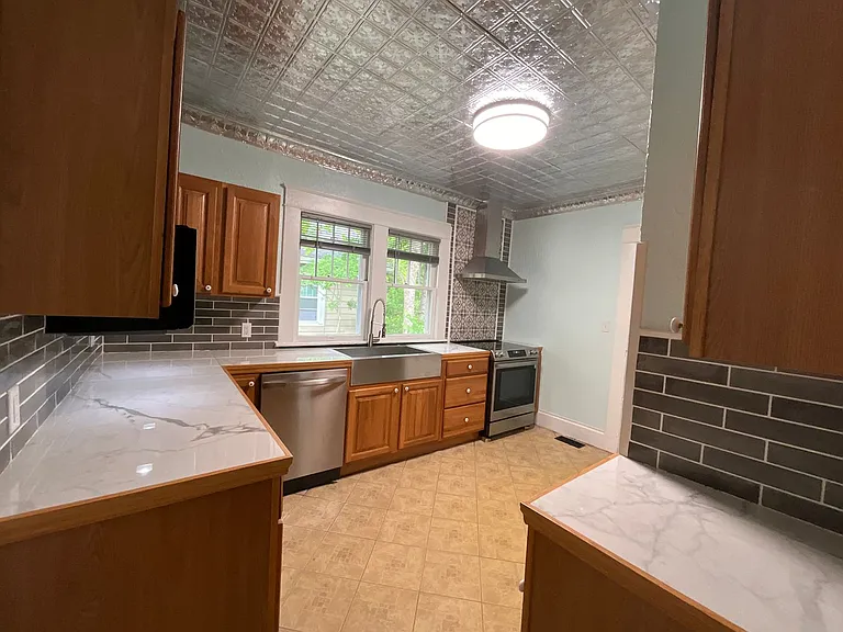 1117 Lexington Ave — Photo 36