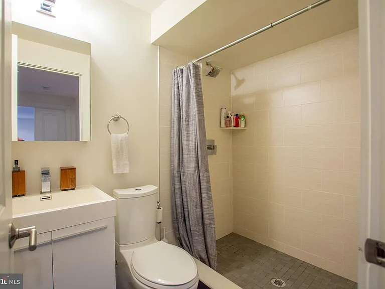1441 S Bouvier St — Photo 24