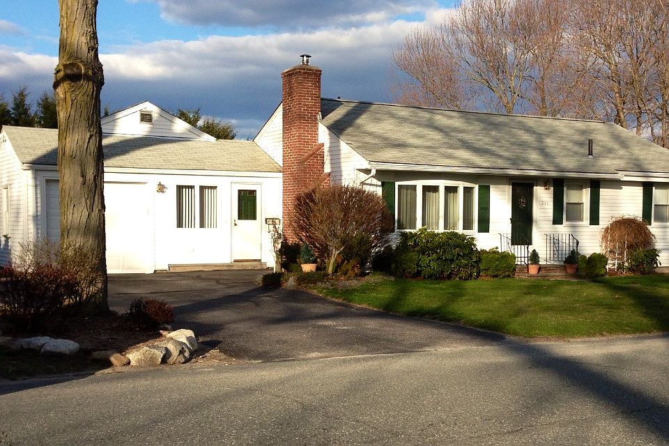 1st image of 250 Garden City Dr