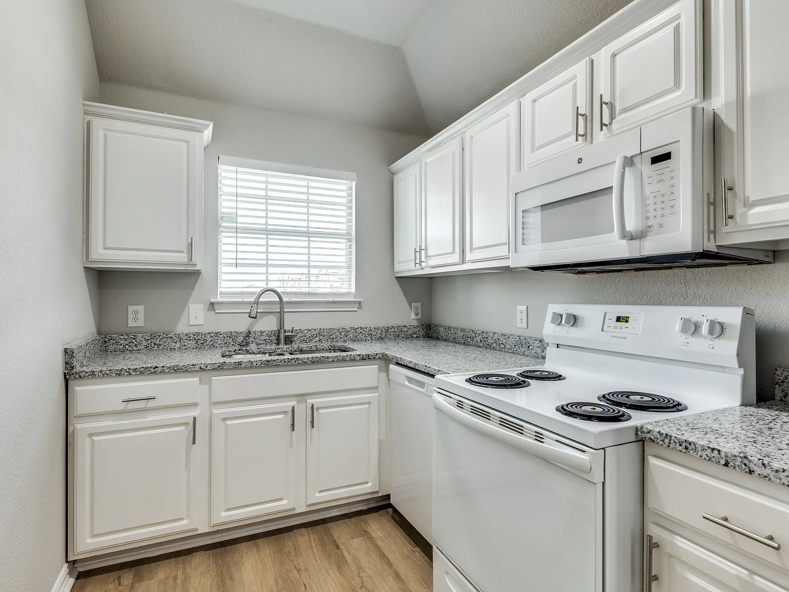 2 bed, 1148 sqft, $1,725 — Photo 4