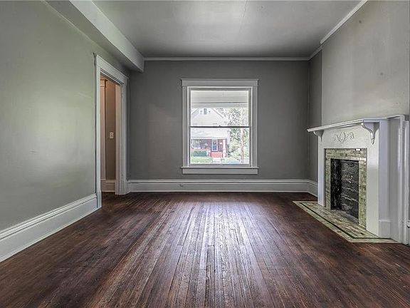 5th image of 955 W 42nd St
