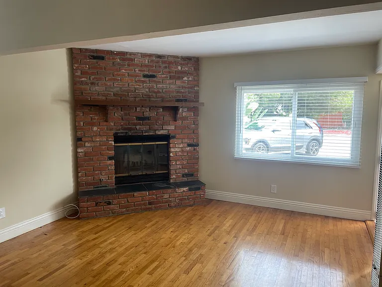 4267 Whittier St — Photo 10
