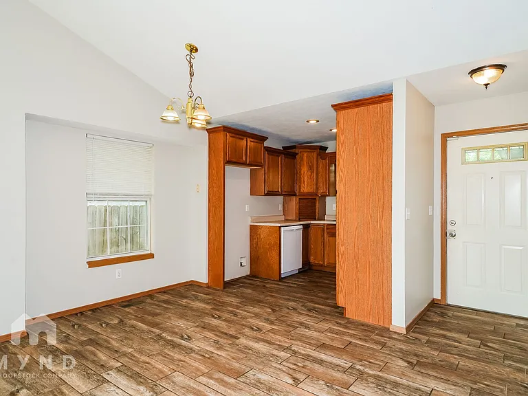 678 N Elder Ave — Photo 7