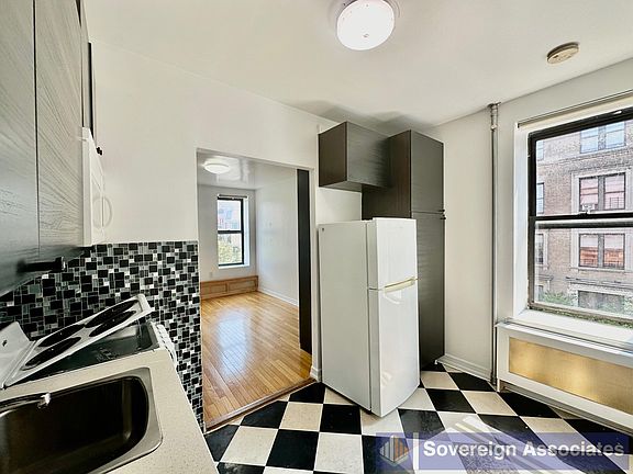 5th image of 101 W 105th St APT 4S