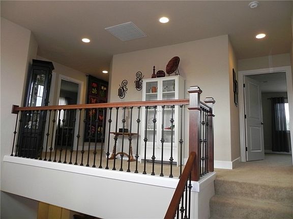 5th image of 18913 Greenwood Pl E